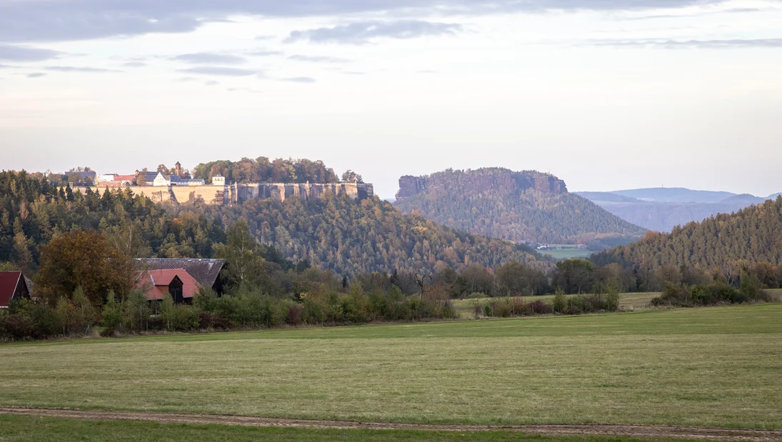 Blick auf Königstein und Lilienstein.
