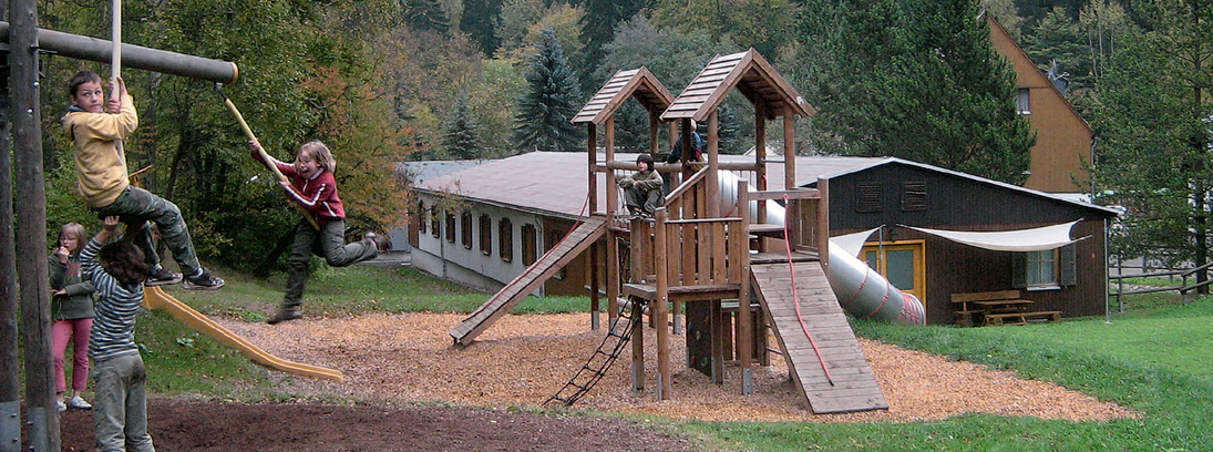 Blick auf den Abenteuerspielplatz.